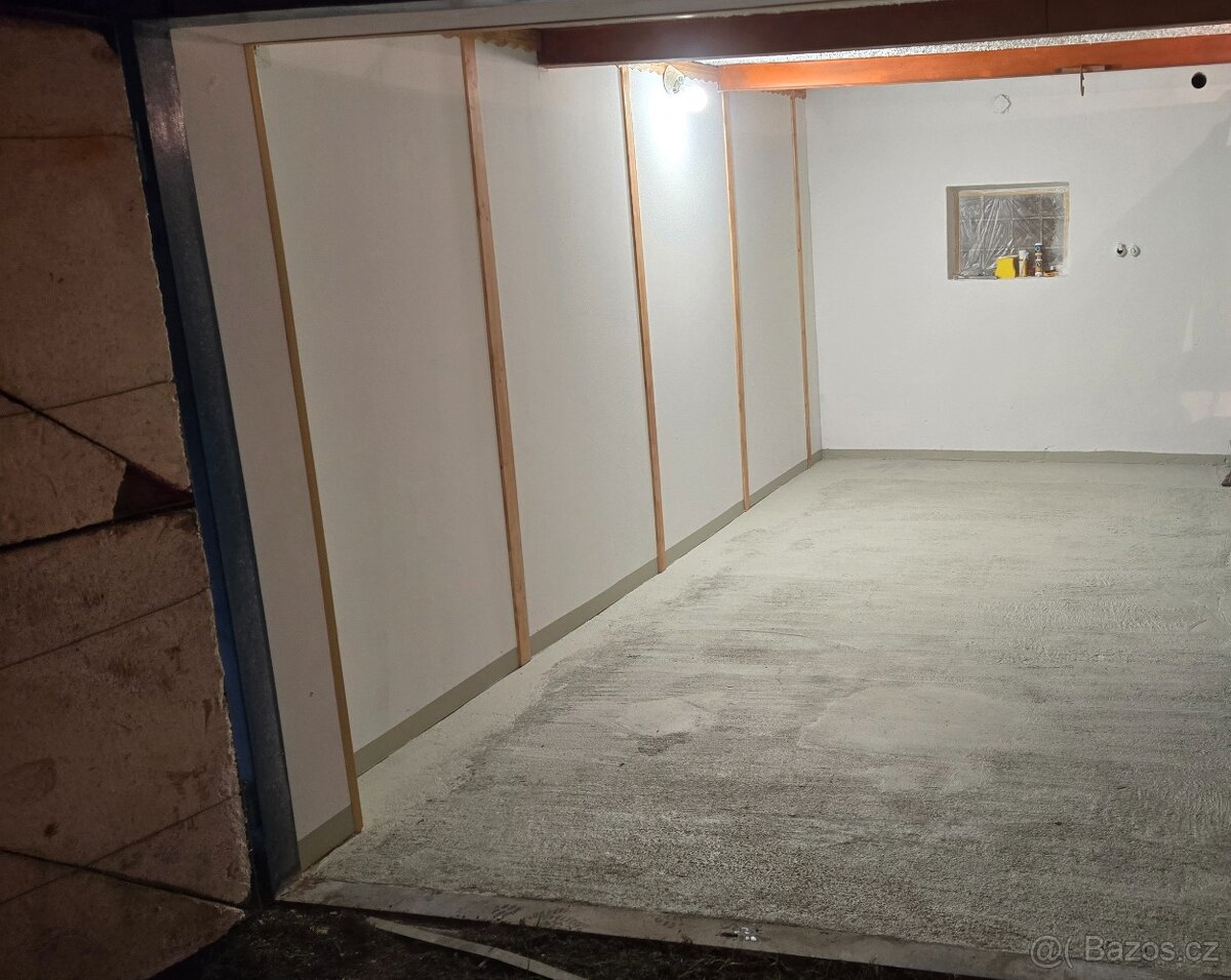 Garaz s elektřinou 18m2