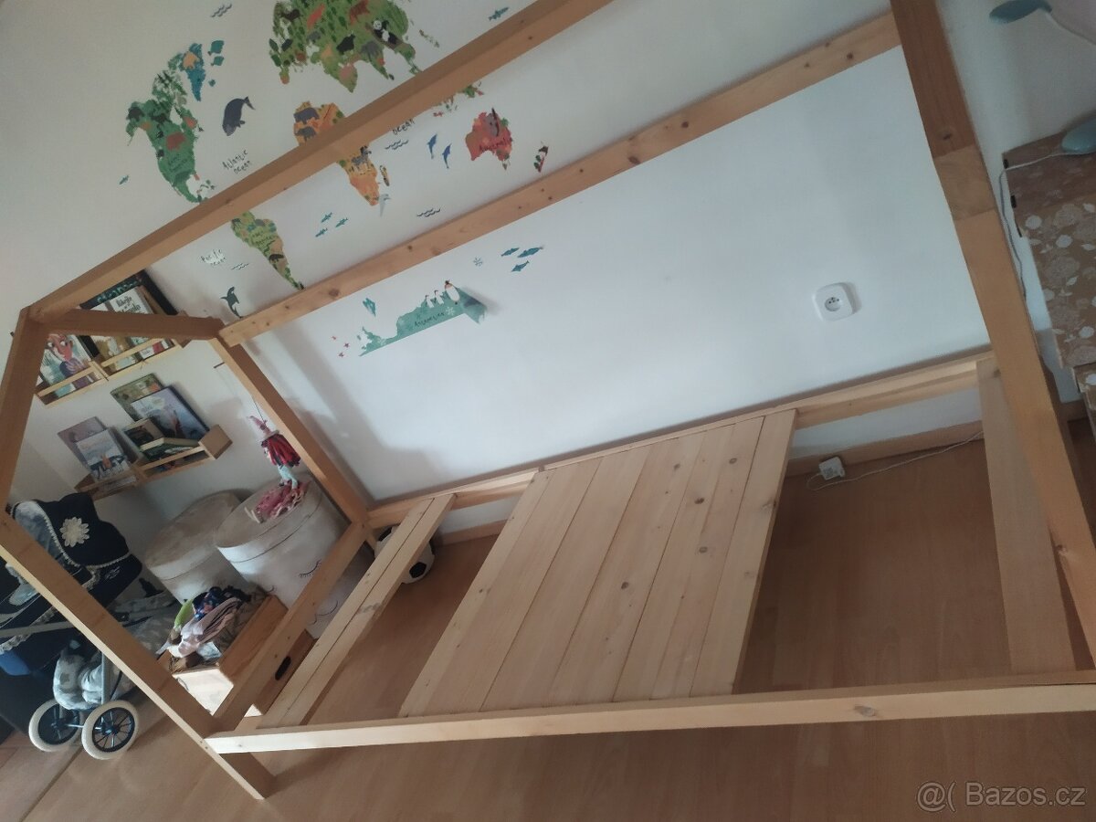Postel domeček