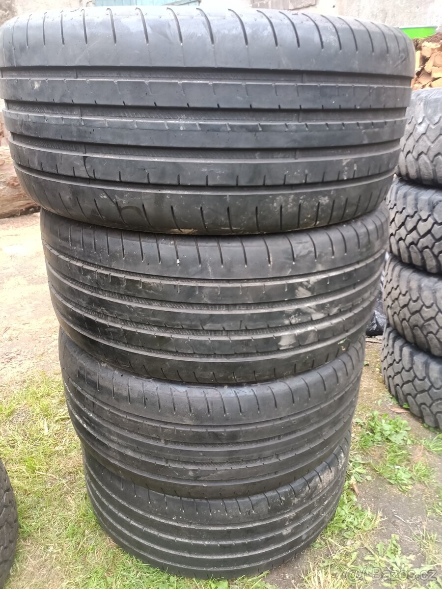 Prodám 4 kusy pneu 255/40 r19 100Y