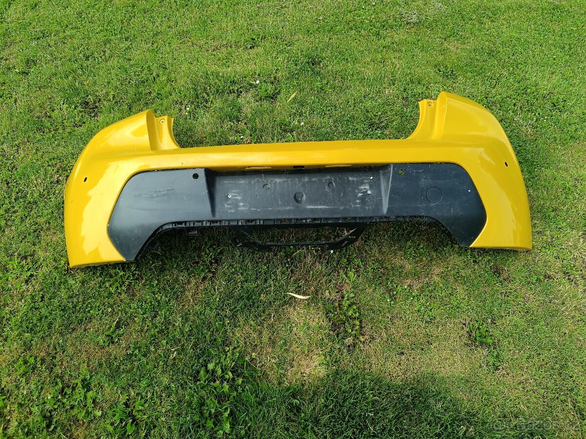 Zadní nárazník a výztuha Peugeot 208