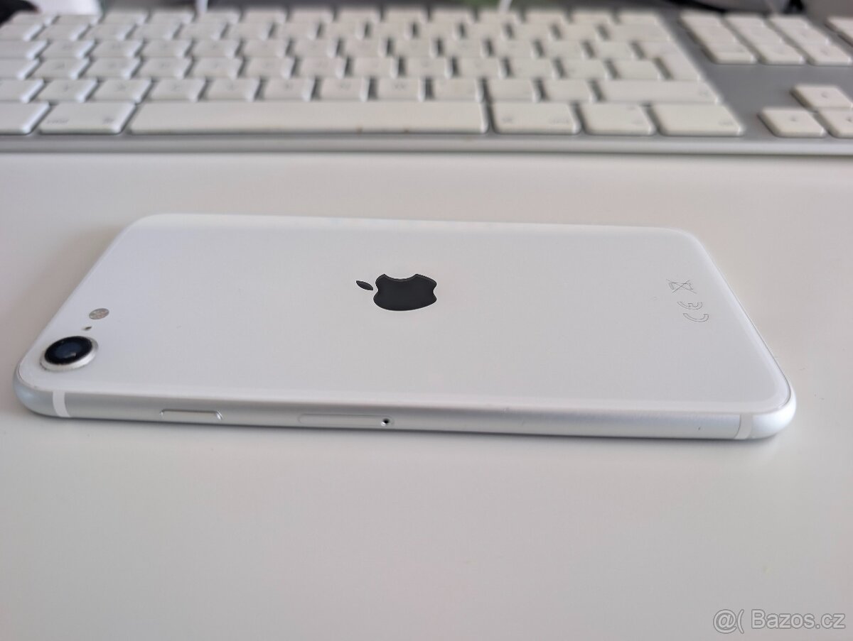 Apple iPhone SE (2020) 64GB bílý