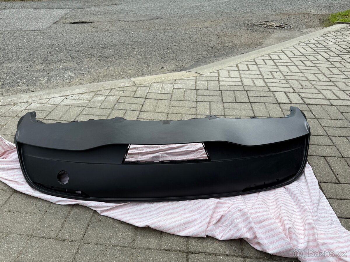 Spodní díl zadního nárazníku Tesla Model Y