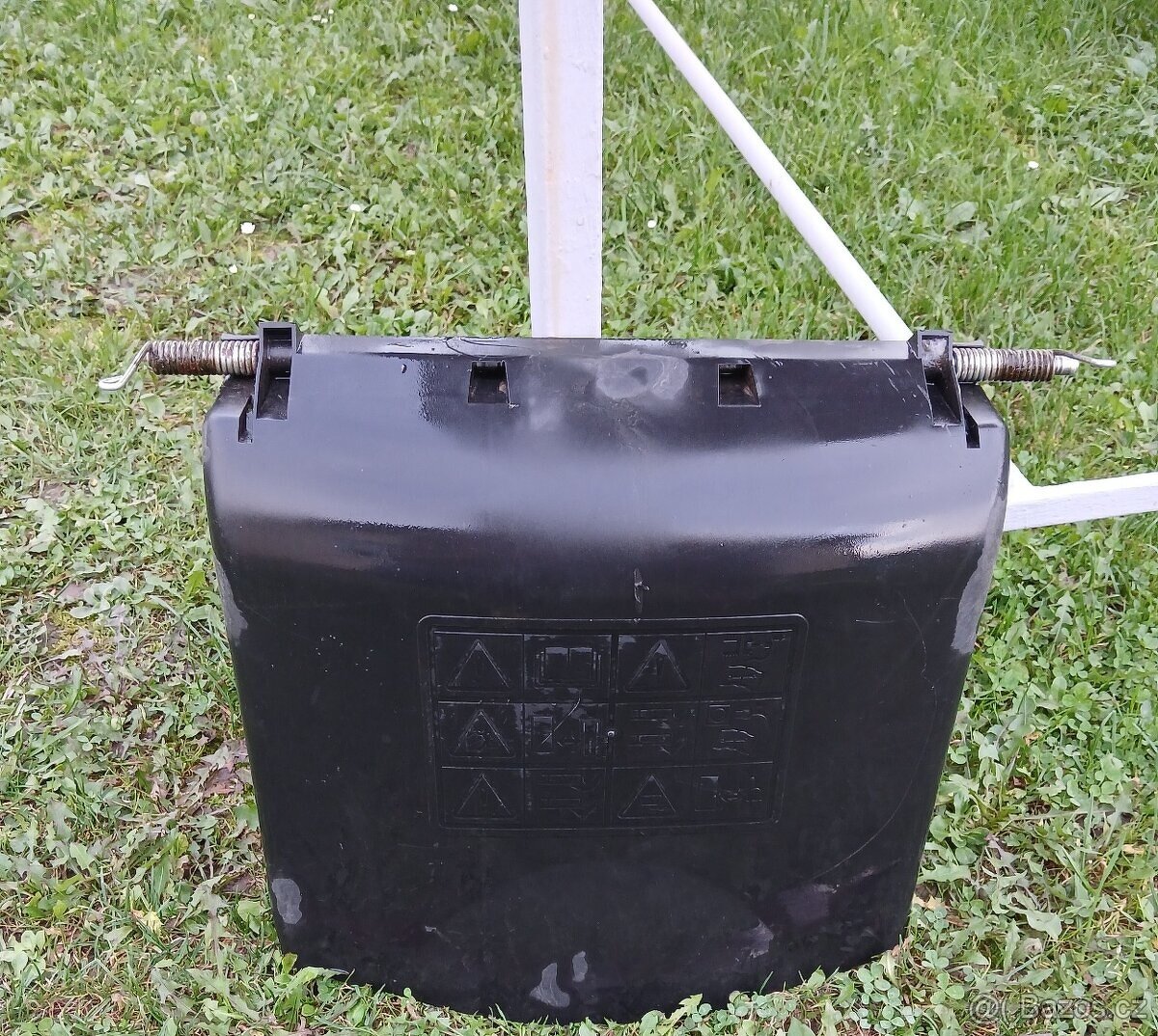 Zadní plastový výhoz do sekačky Mountfield
