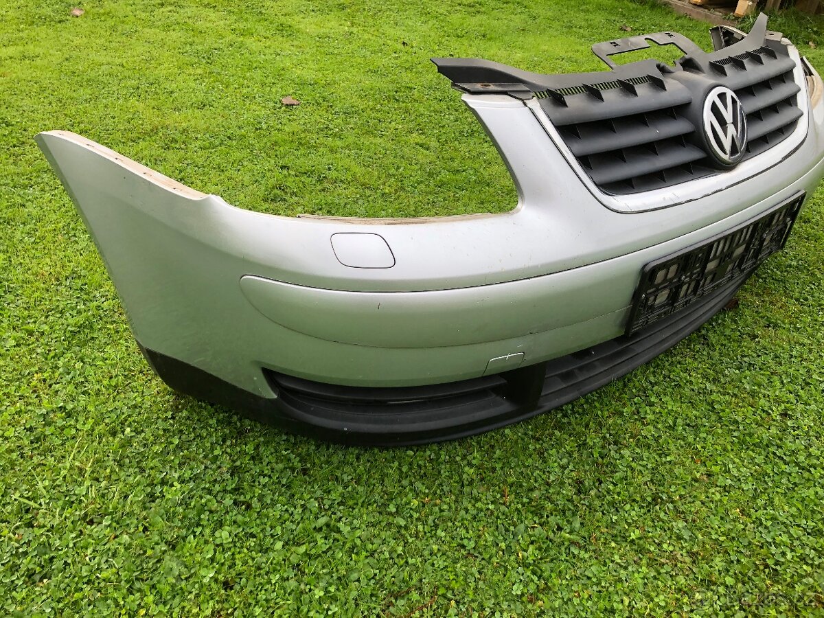 PŘEDNÍ NÁRAZNÍK VW CADDY TOURAN STŘÍBRNÝ