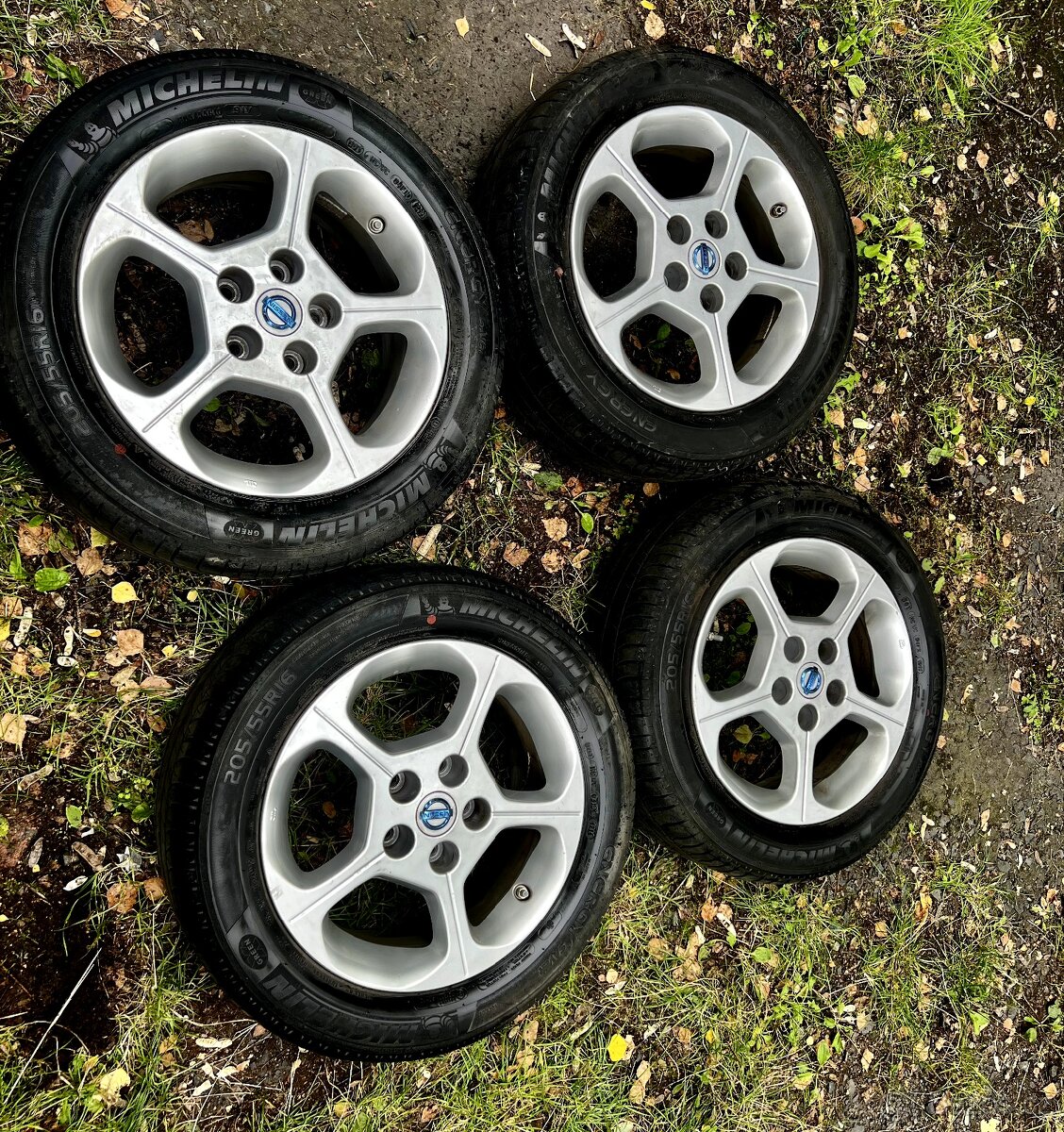 Letni kola Nissan Leaf 5x114.3 R16 205/55 R16 ET40