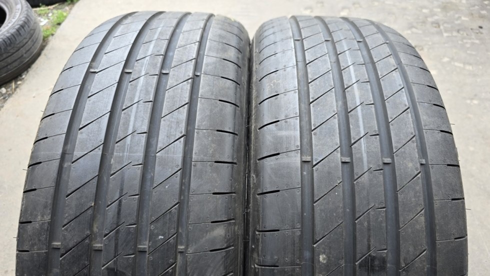 Letní pneu 235/45/20 Good Year