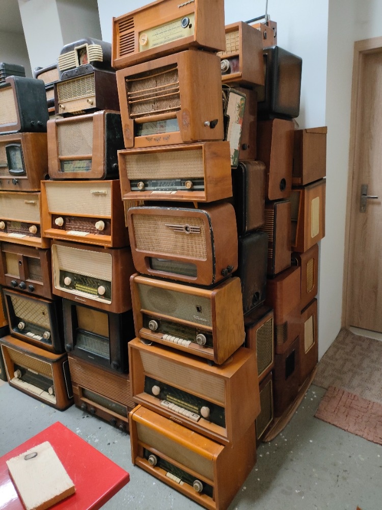 📻 Rozsáhlá sbírka historických rádií