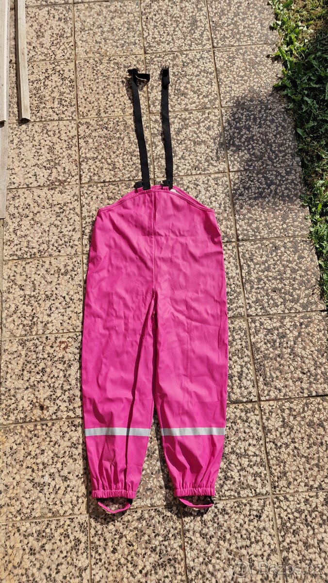 Dívčí pláštěnka, kalhoty s kšandy, vel. 122/128