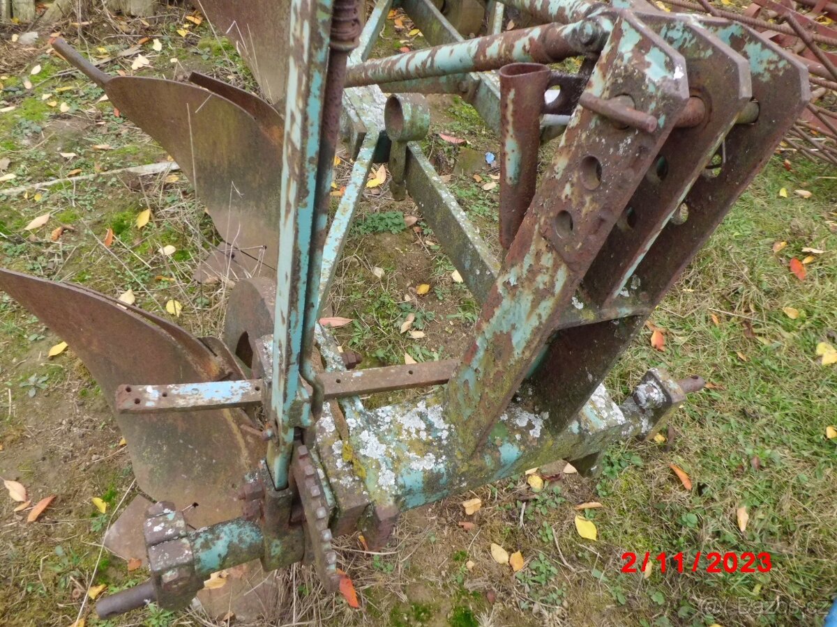 čtyřradličný pluh nesený