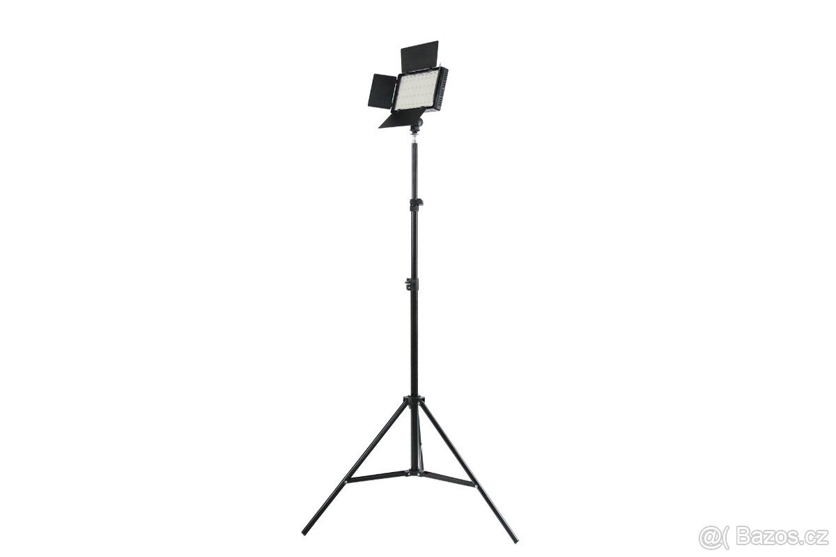 LED RGB světlo LED600 – Výkonné 40W  + stativ