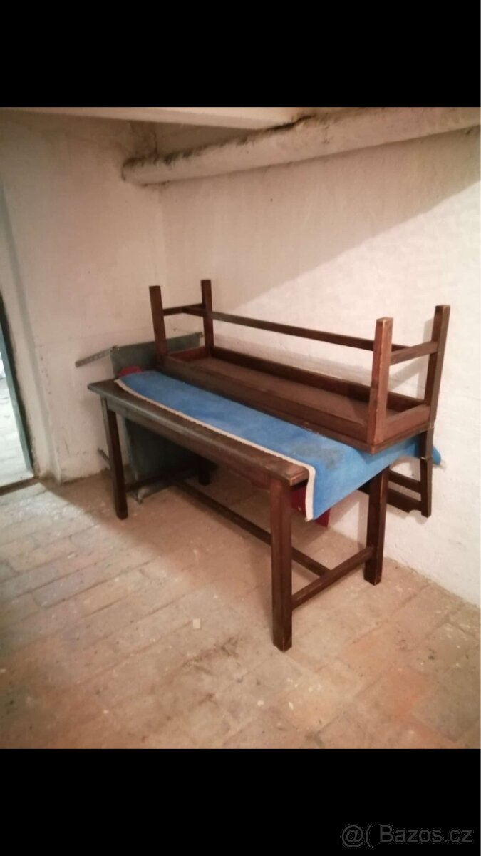 Stůl a lavice