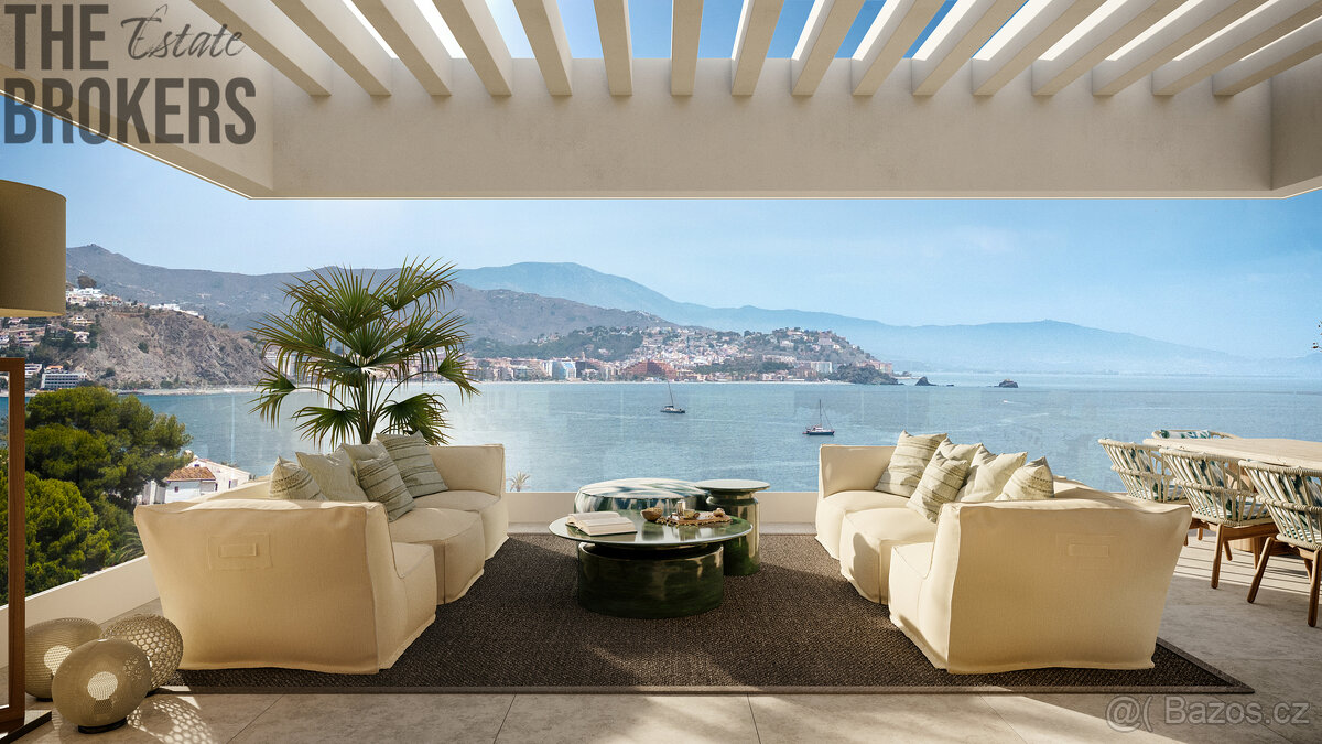 Luxusní vila s infinity bazénem a výhledem La Herradura