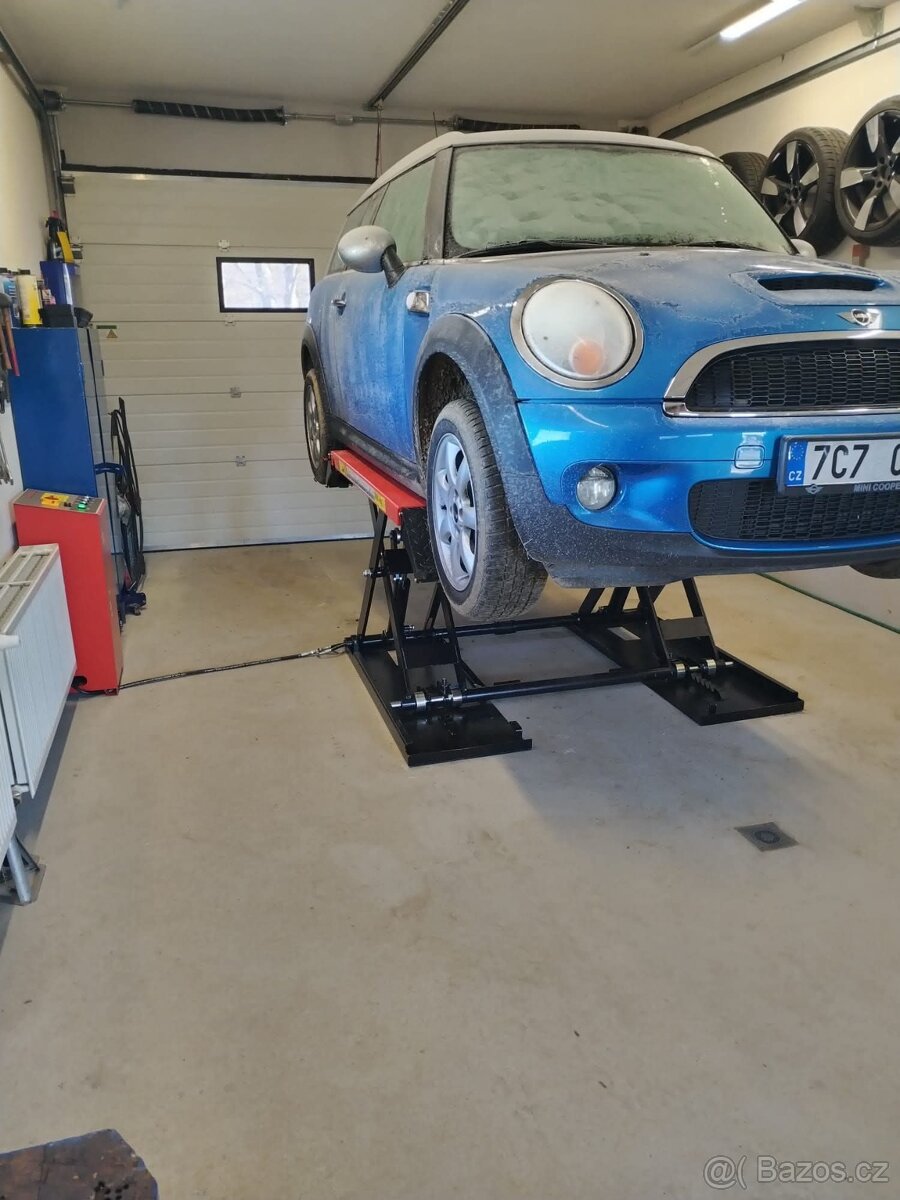 Nůžkový zvedák BORTEN,,BOR3000B'' 3000KG rv.2025 SKLADEM