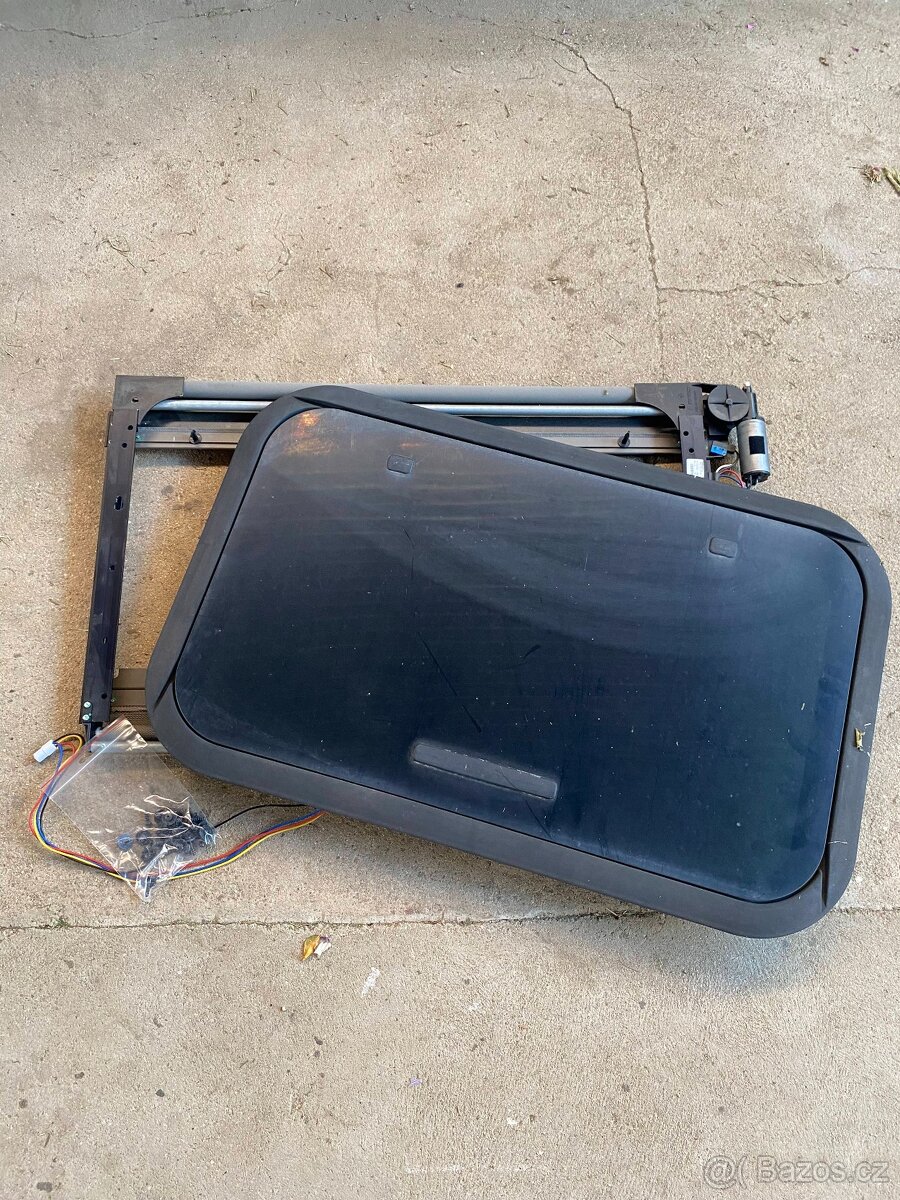 DAF XF 106 - Kompletní elektrické střešní okno