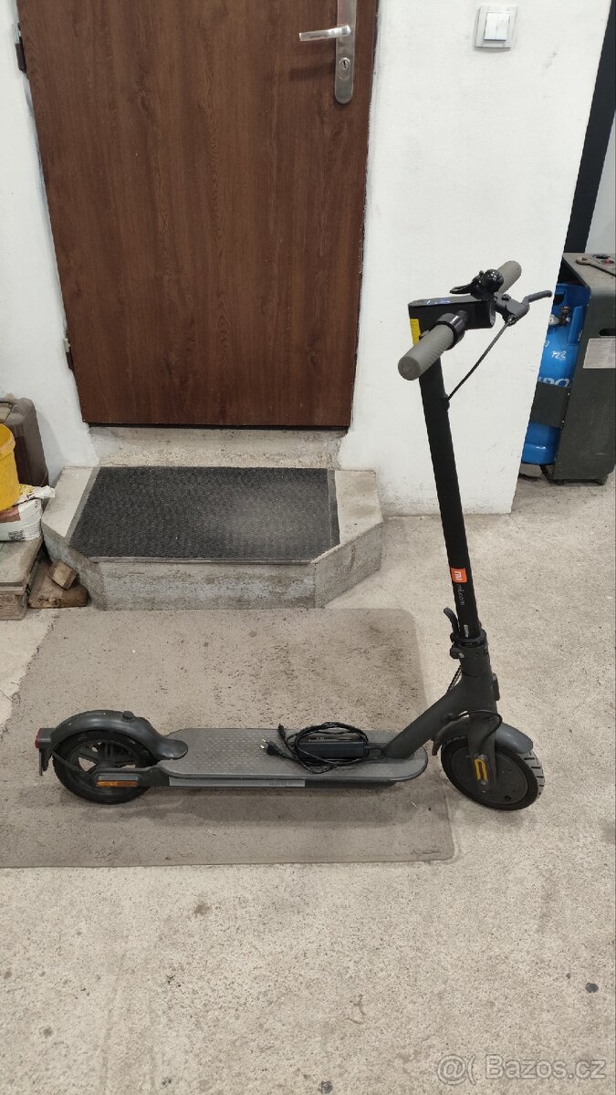 Elektrická koloběžka Xiaomi Mi Electric Scooter 1S