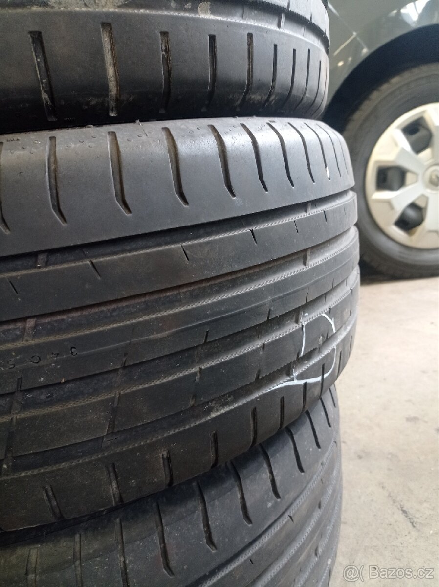225/40r18 92 Y XL Nokian