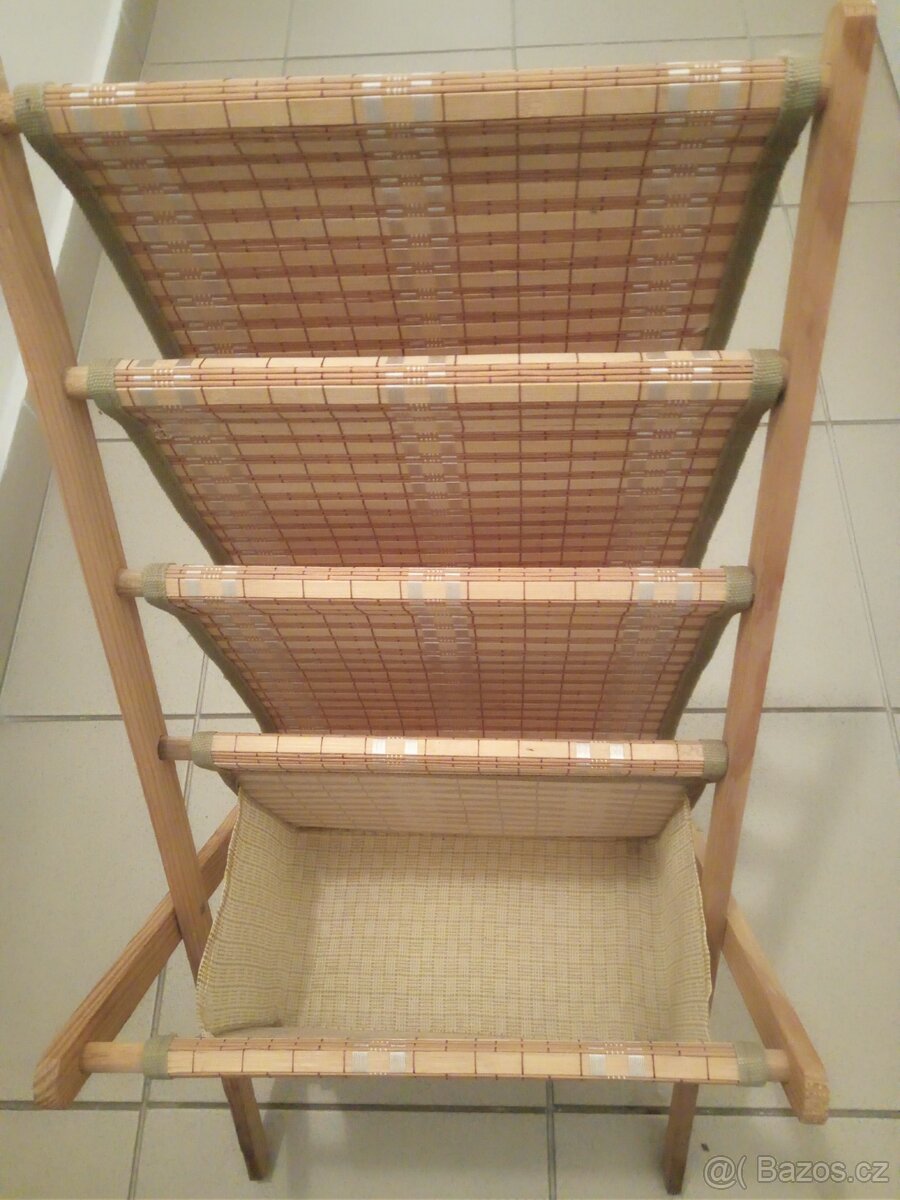 Bambusový stojan na časopisy