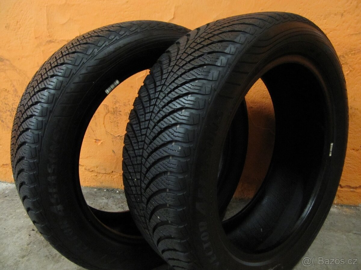 Pneu 205/55/17 Good Year Vector