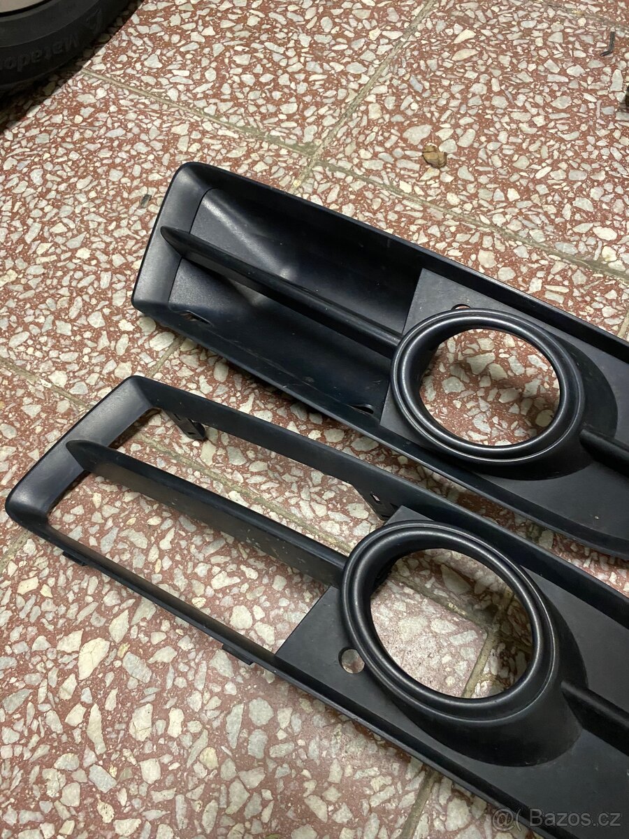 Mřížky mlhovek Audi A4 B7 ORIGINÁLNÍ TOP STAV