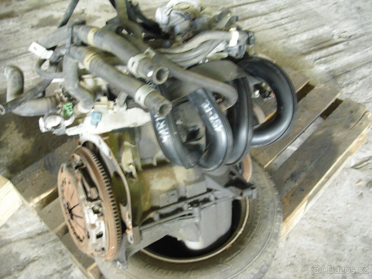 TOYOTA YARIS I 1,0 50kw 2004