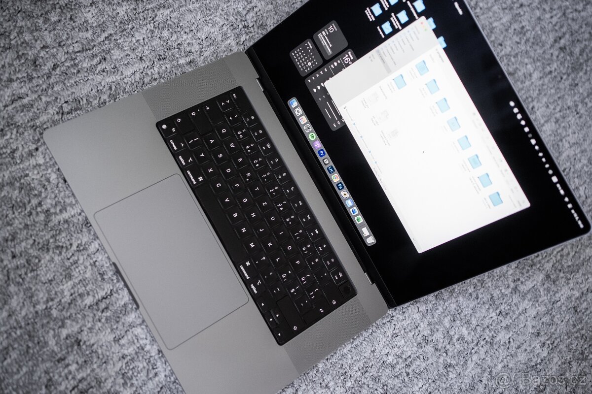 Apple MacBook Pro 16", M1 Pro 32GB/2TB, vesmírně šedá