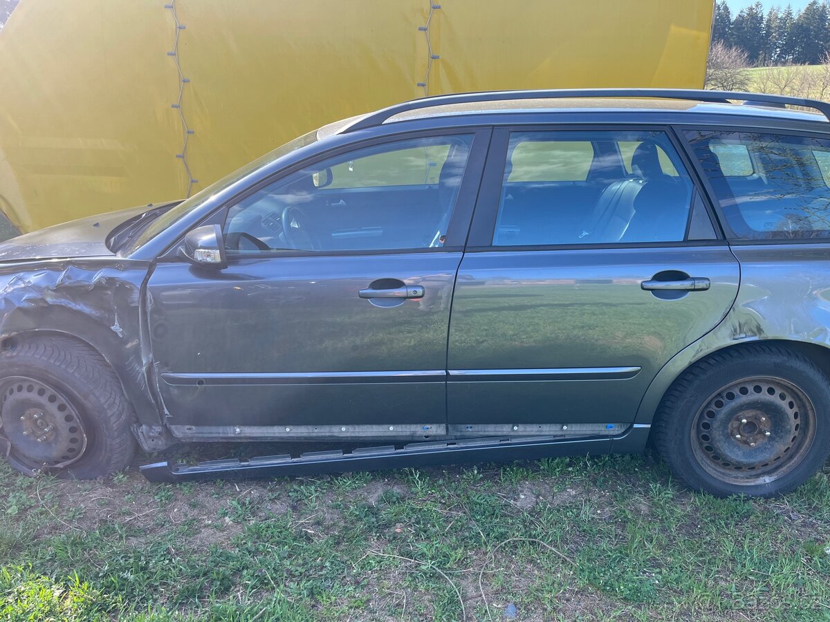 Volvo V50 2.0D, manuál, rv. 2007