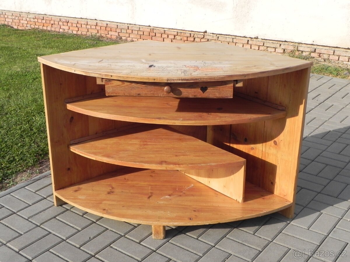 Starý rohový regál - stolek