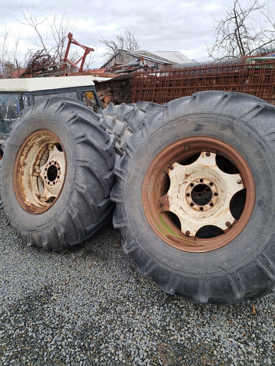 Zetor kola komplet 18,4-30 viz foto