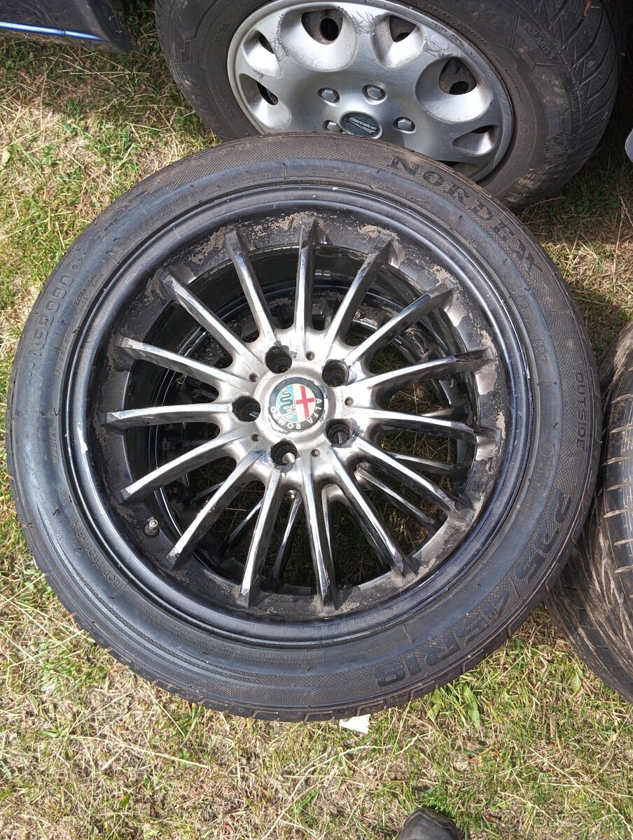 Elektrony Alfa Romeo 159