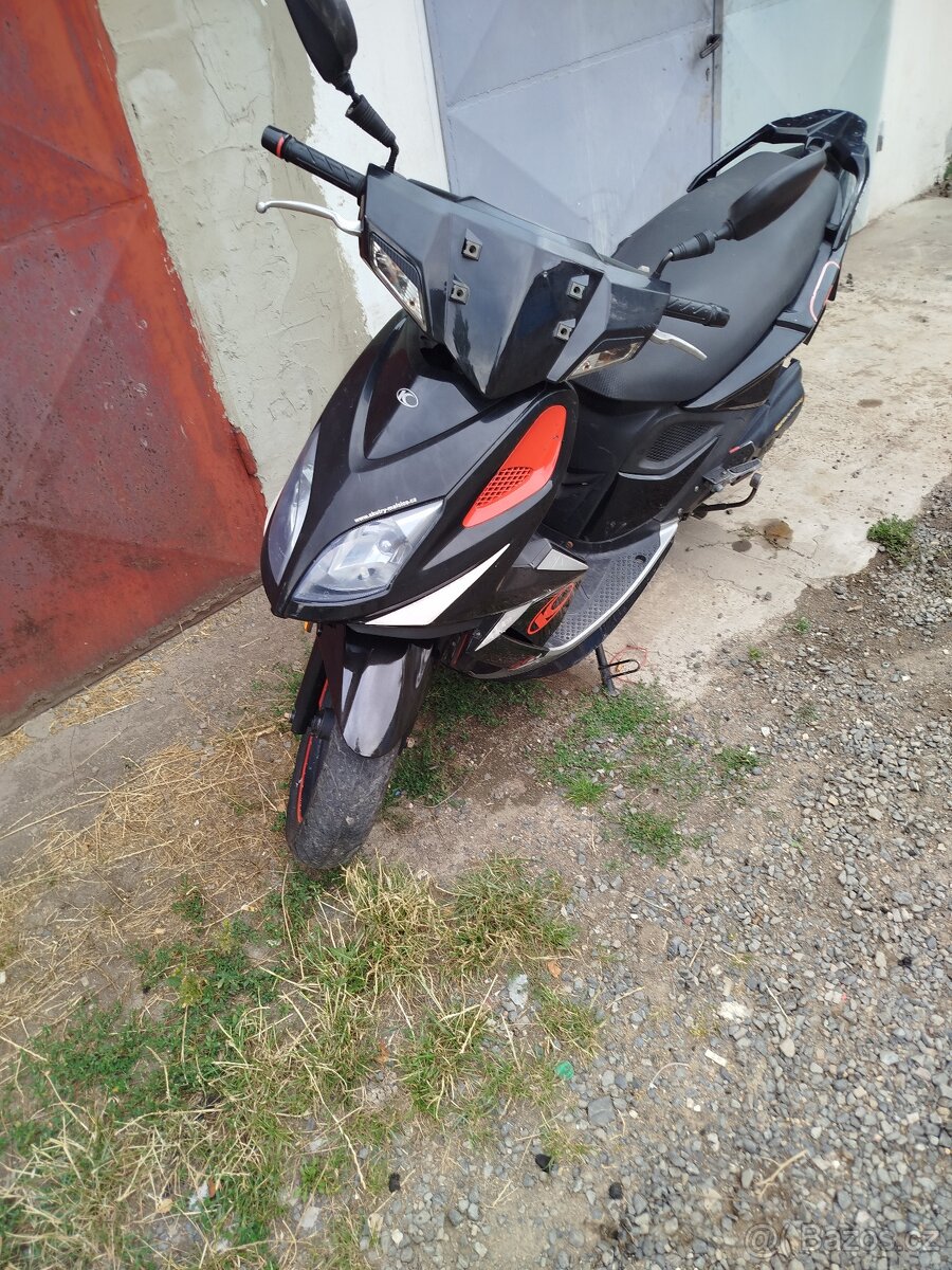 Skútr kymco