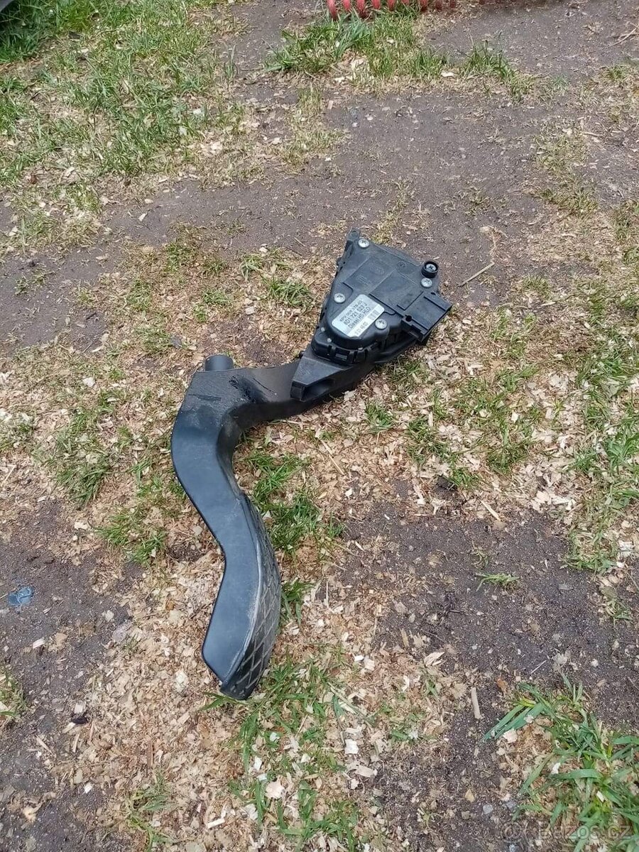 Plynový pedál avf 1.9 96 kw