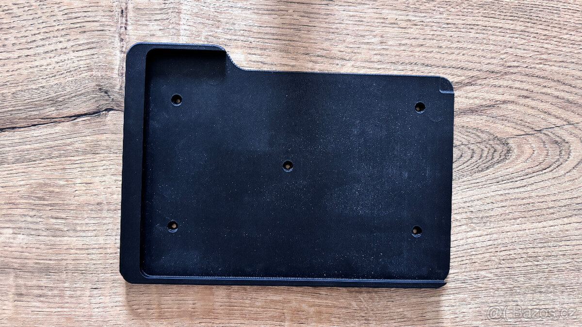 Držák tabletu na zeď