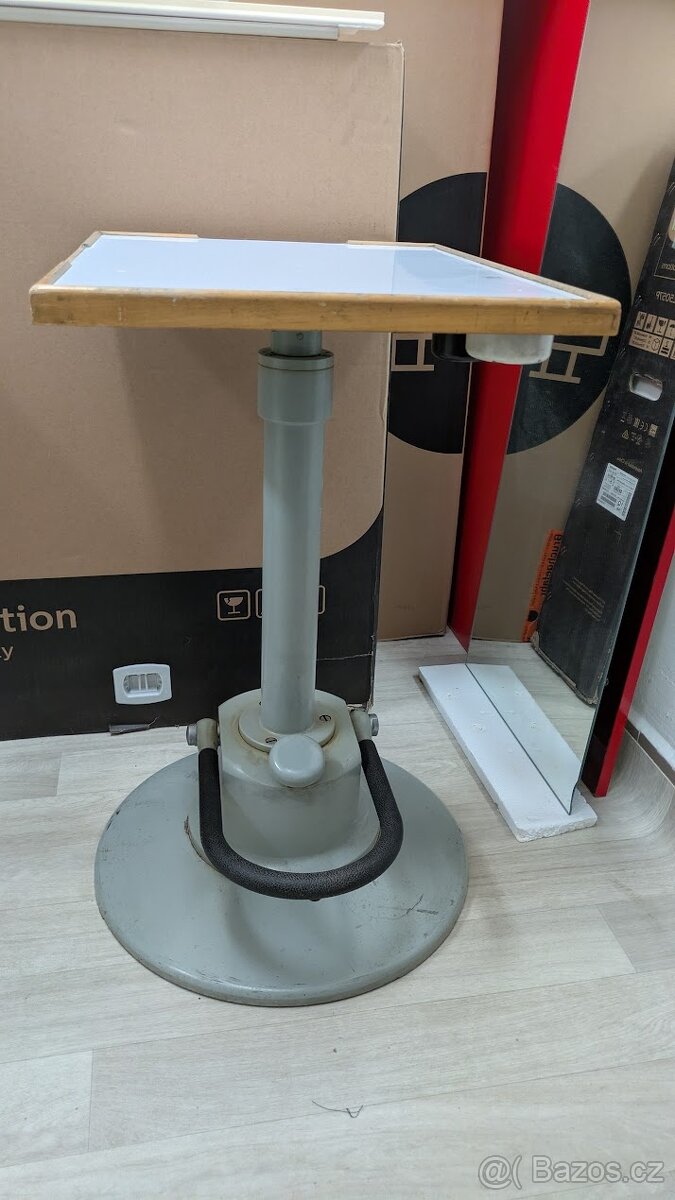 Hydraulický pracovní stolek – výškově nastavitelný 70–90 cm,