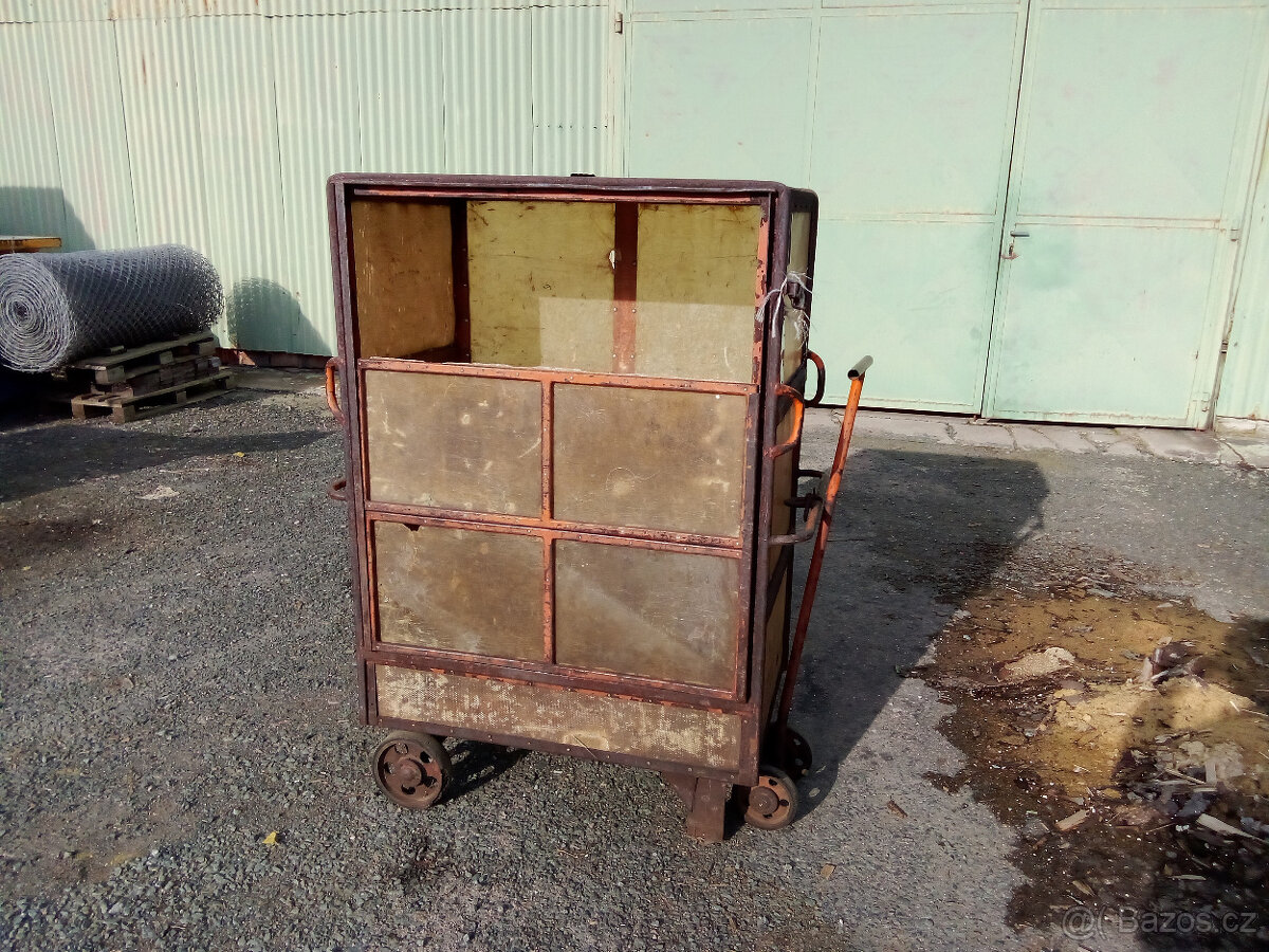 Univerzální vozík do garáže/skladu/dílny