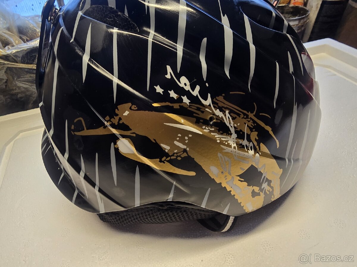 Helma na lyže a brusle