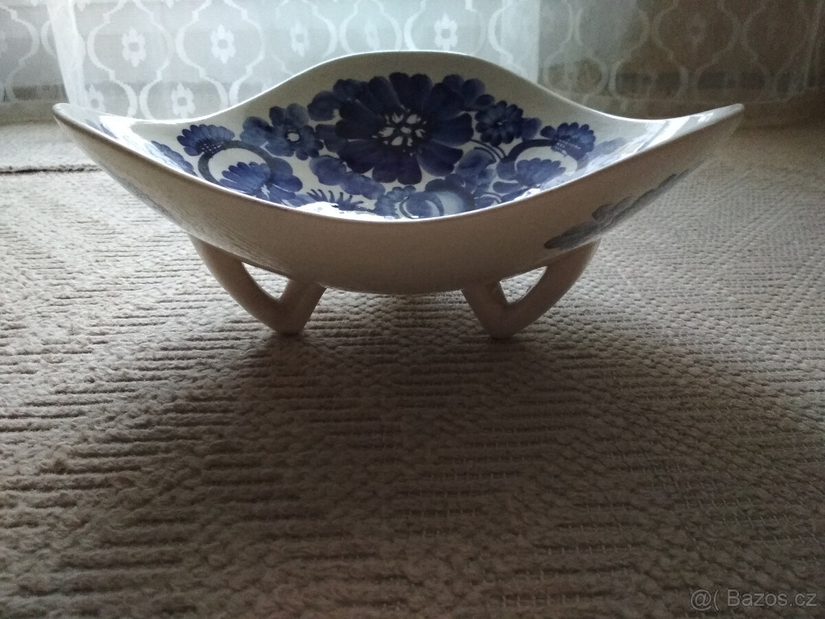 keramická mísa na nožičkách