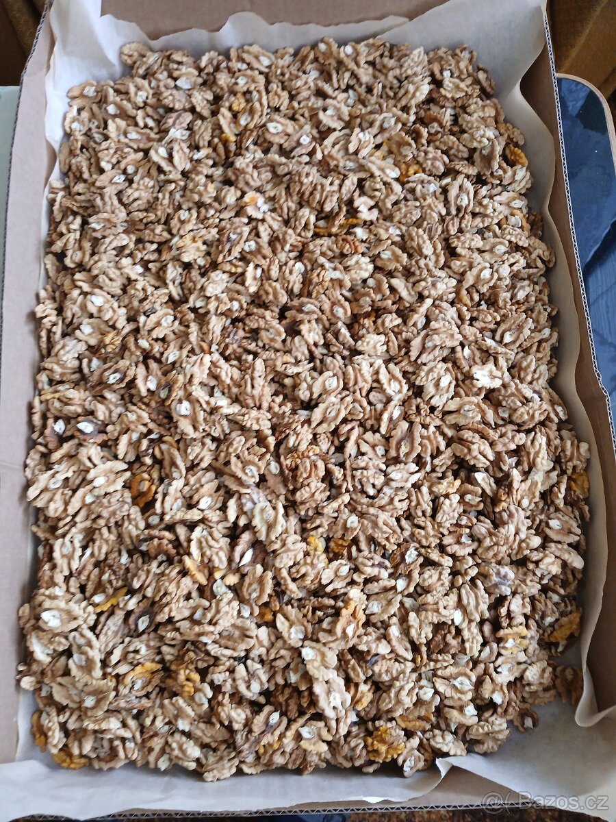 loupané vlašské ořechy