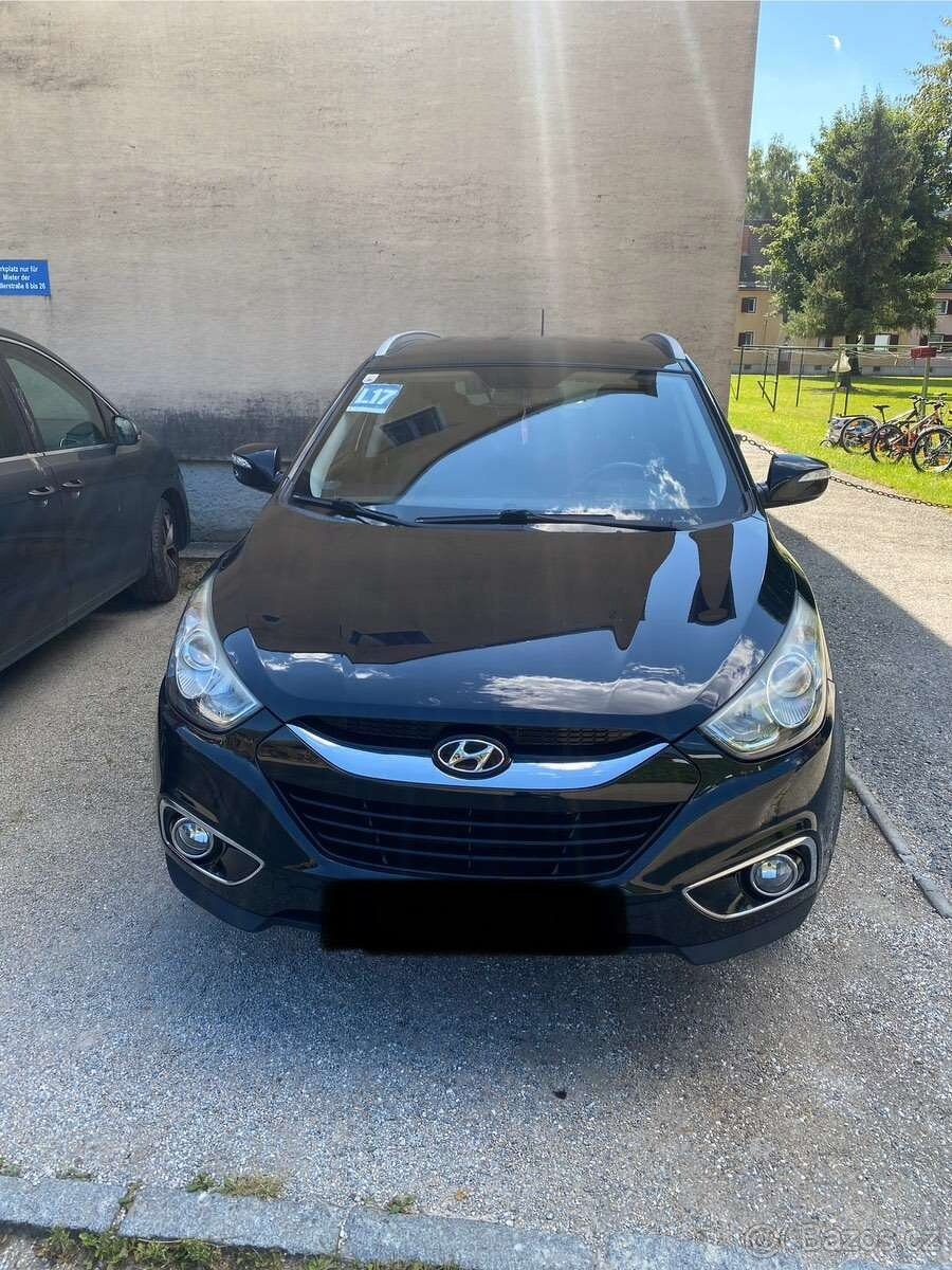 Hyundai ix35 2.0 diesel2.0i benzín l červená čierna stri2014