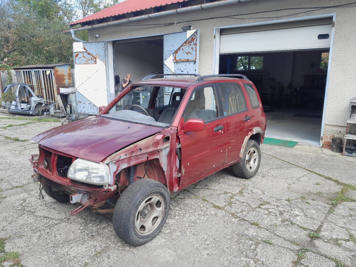 Suzuki grand vitara 2003 -karoserie bez koroze