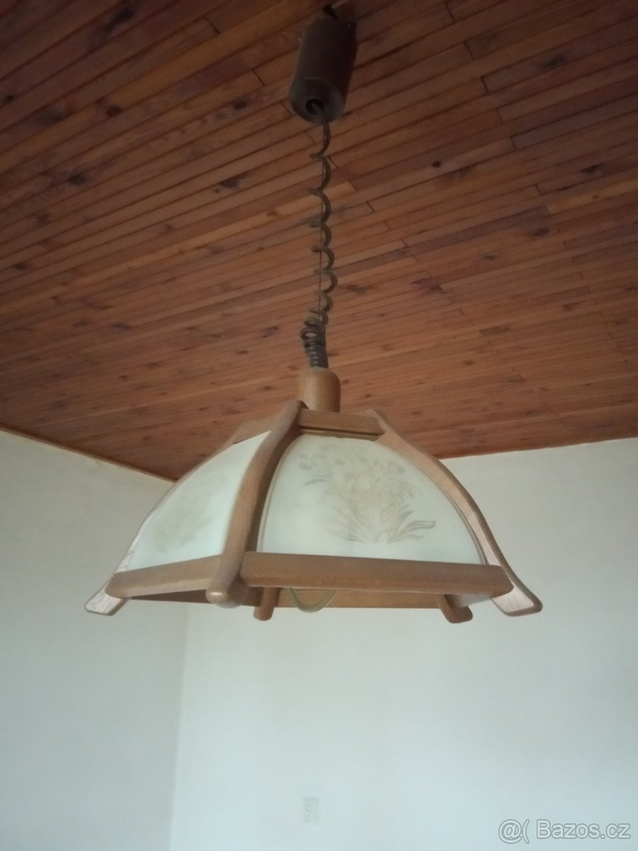 starý lustr