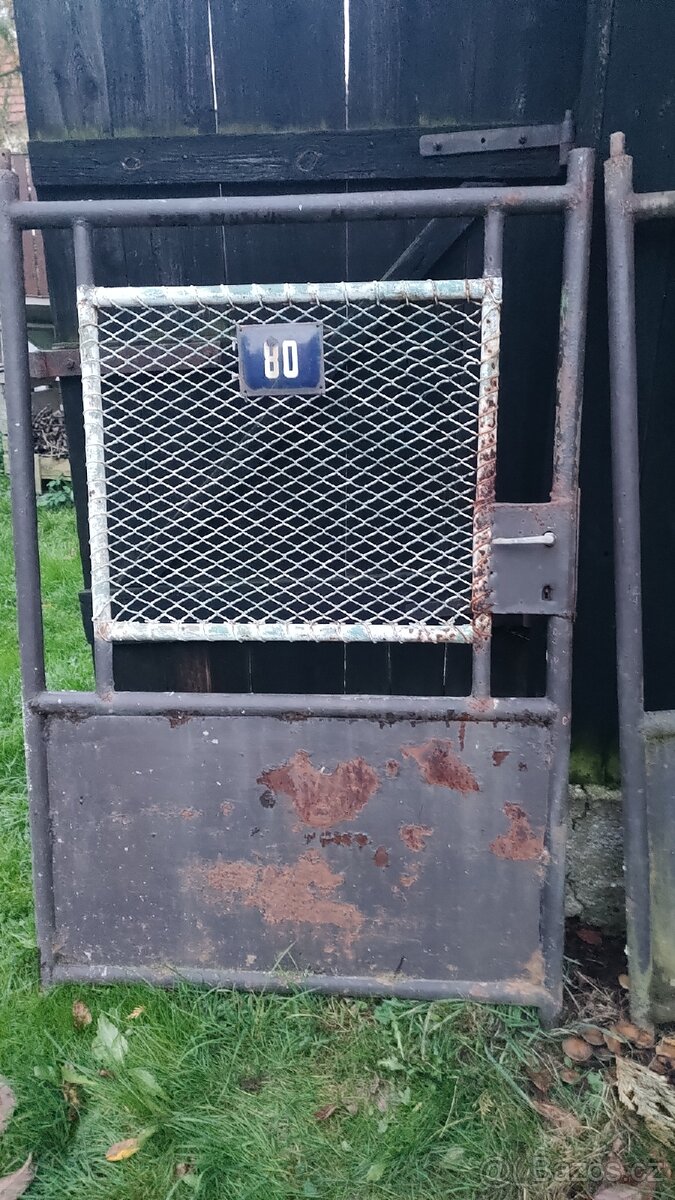 Dvoukřídlá brána