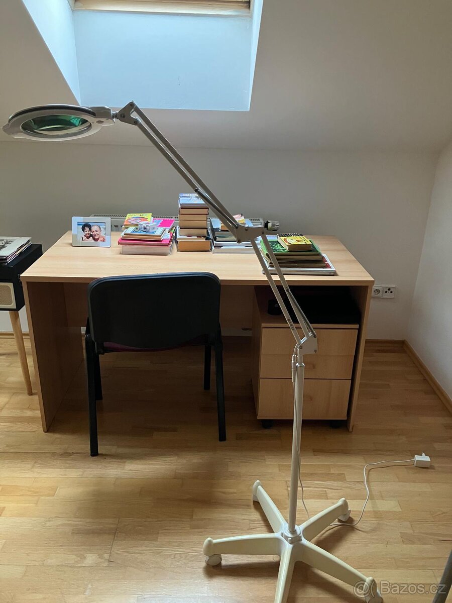 Psací stůl