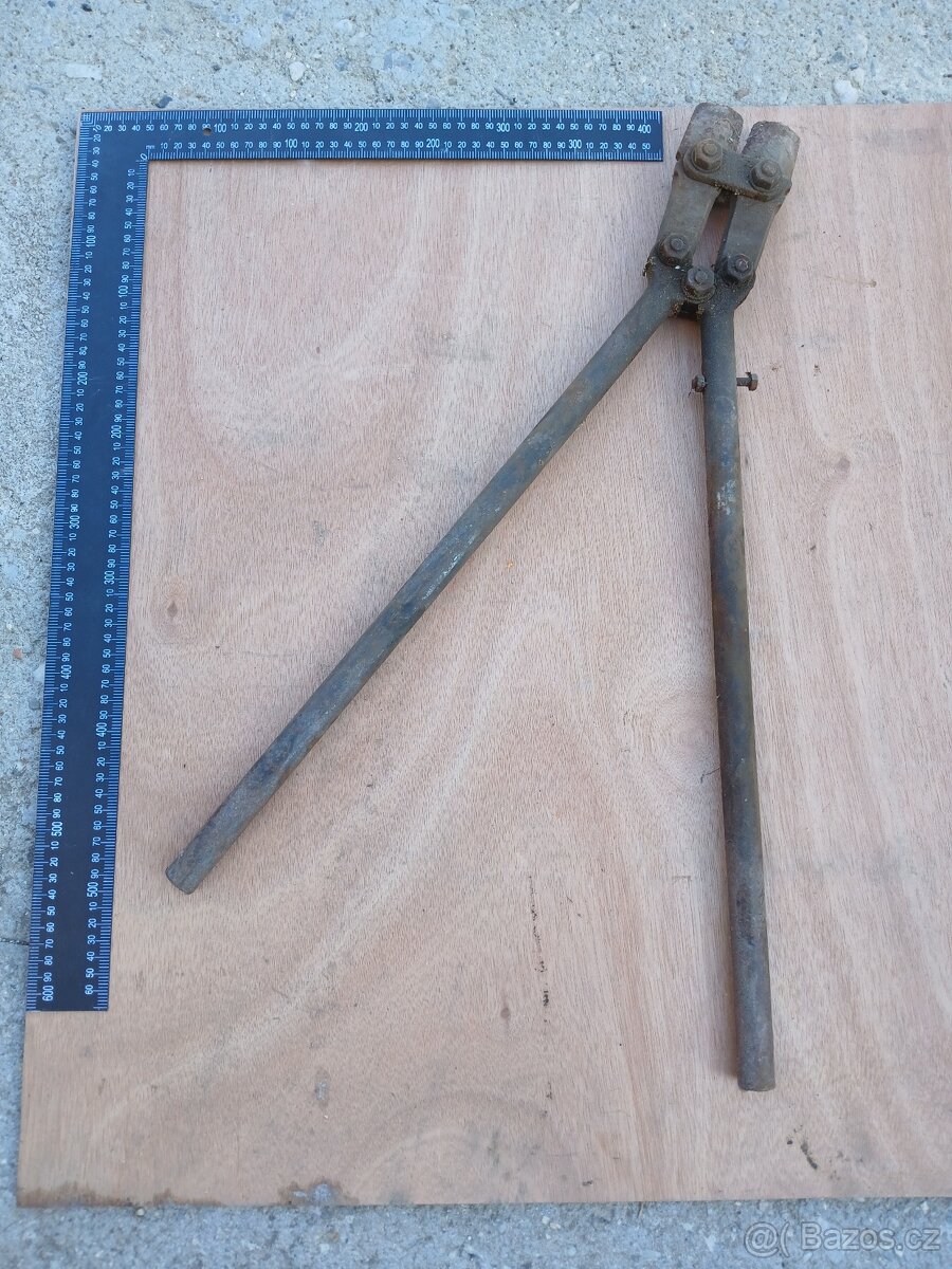 Pákové kleště na svorníky