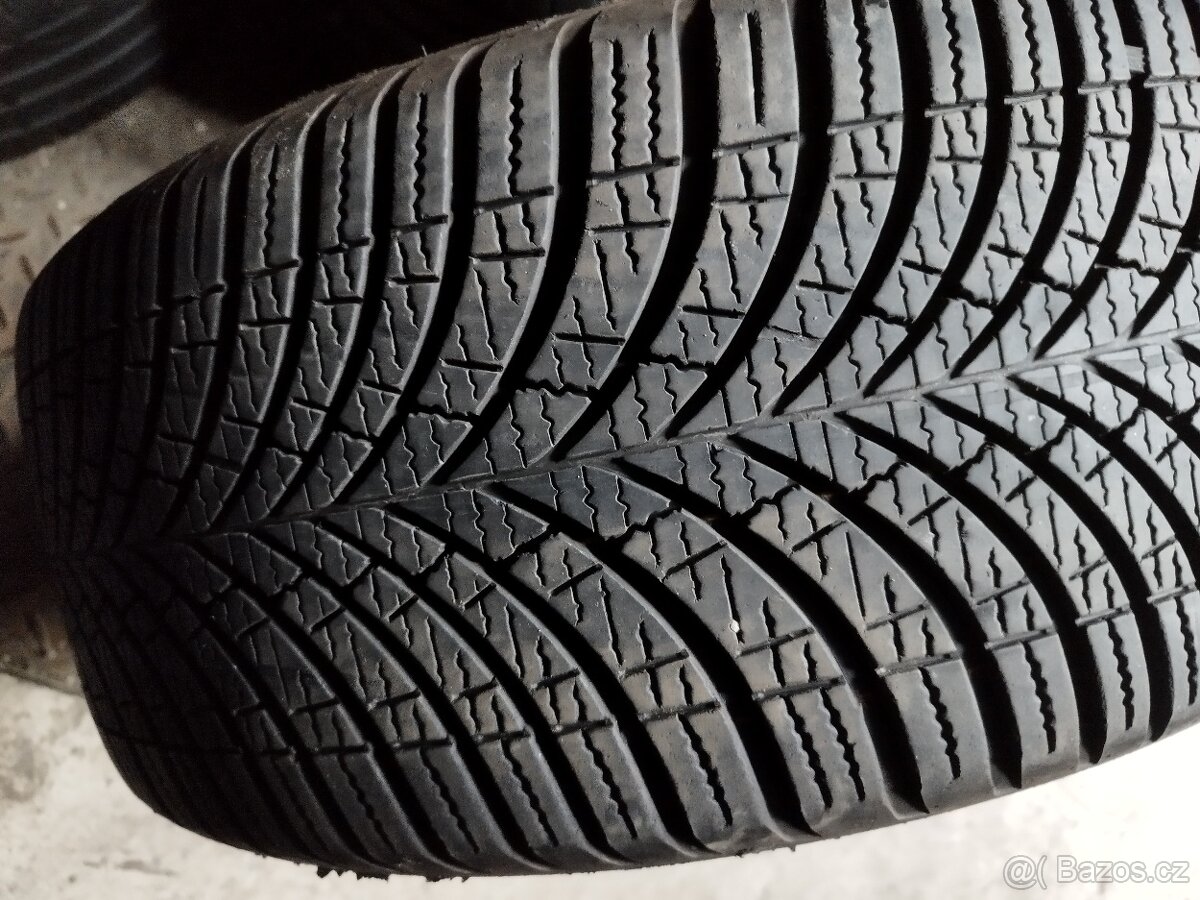 2 ZIMNÍ GOODYEAR 225/45 R17 - PĚKNÉ