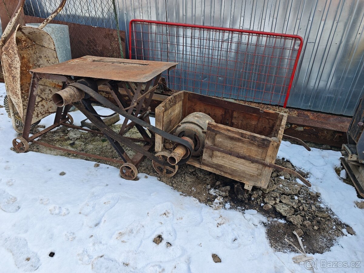 Historická cirkulárka pohon na řemen