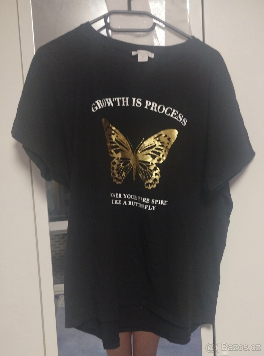 Nové černé tričko se zlatým motýlem