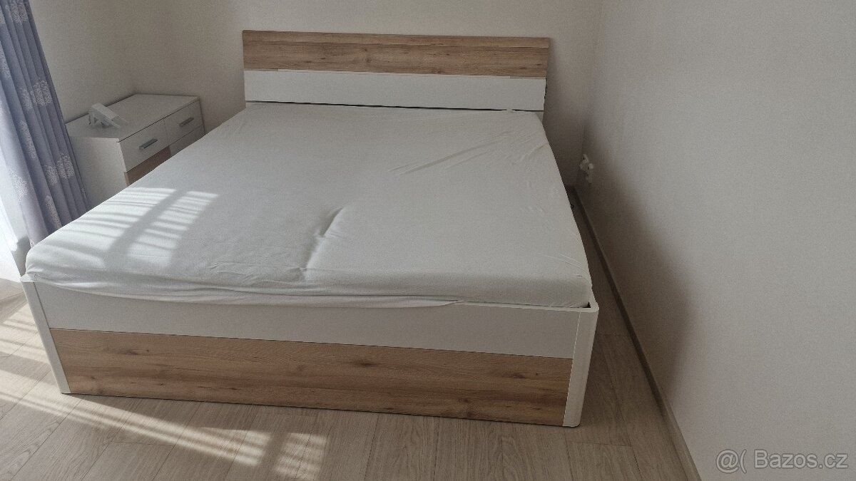 Postel + rošty + matrace s LED osvětlením