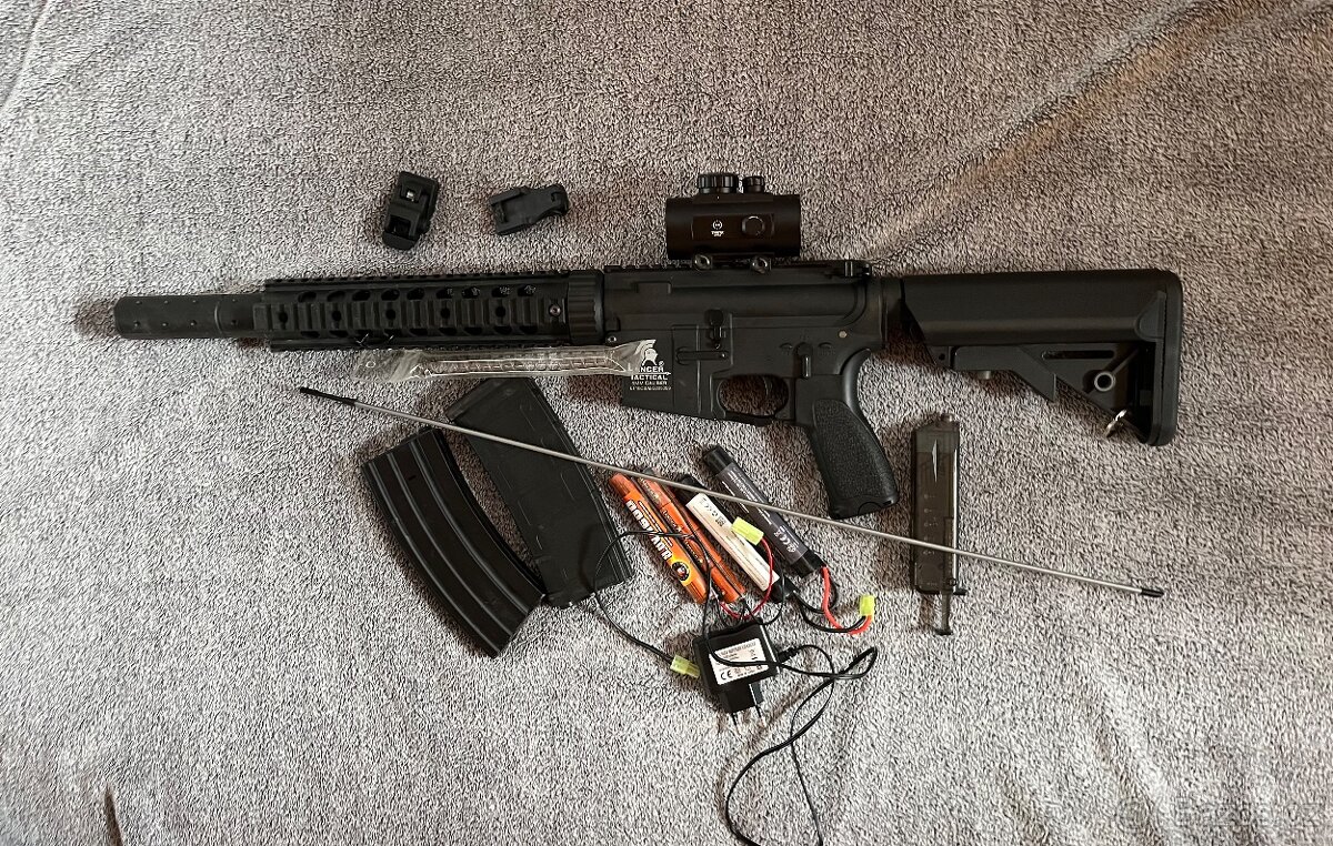 airsoftova zbran M4+doplňky