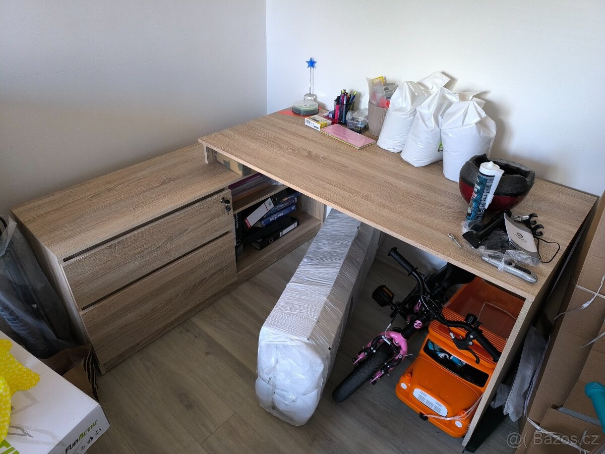 Psací rohový stůl