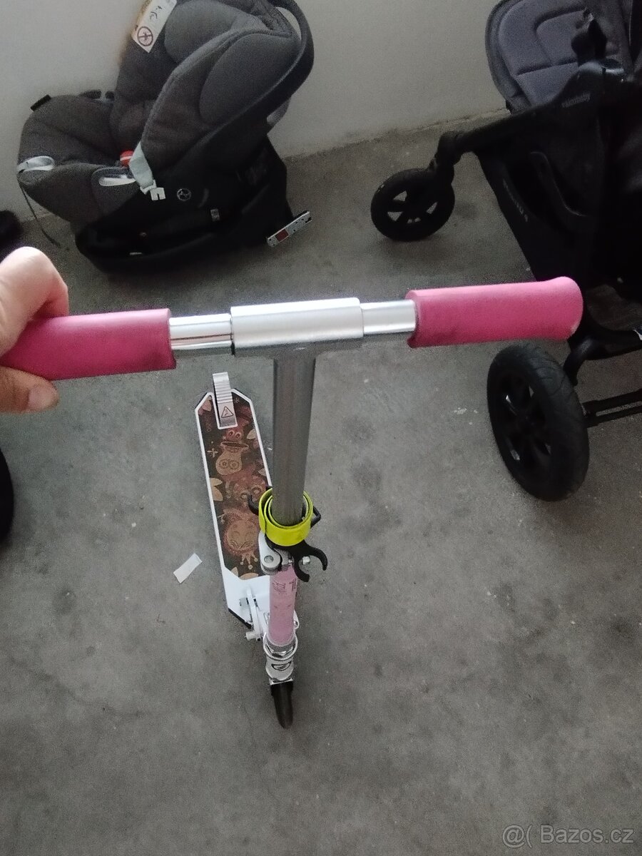 dívčí koloběžka Oxelo vhodná do 145 cm